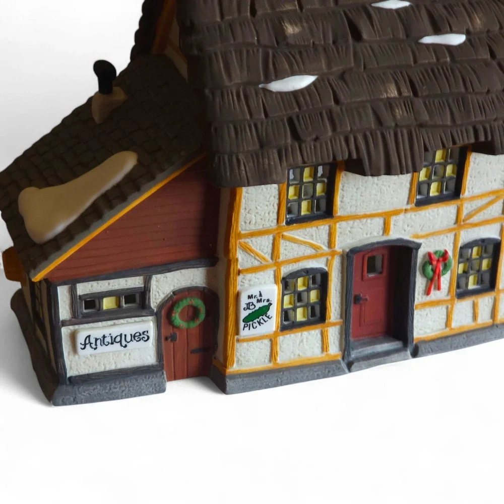 Dept 56 Dickens Village Mr & Mrs Pickle Cottage 5824-6 Lighted House Box